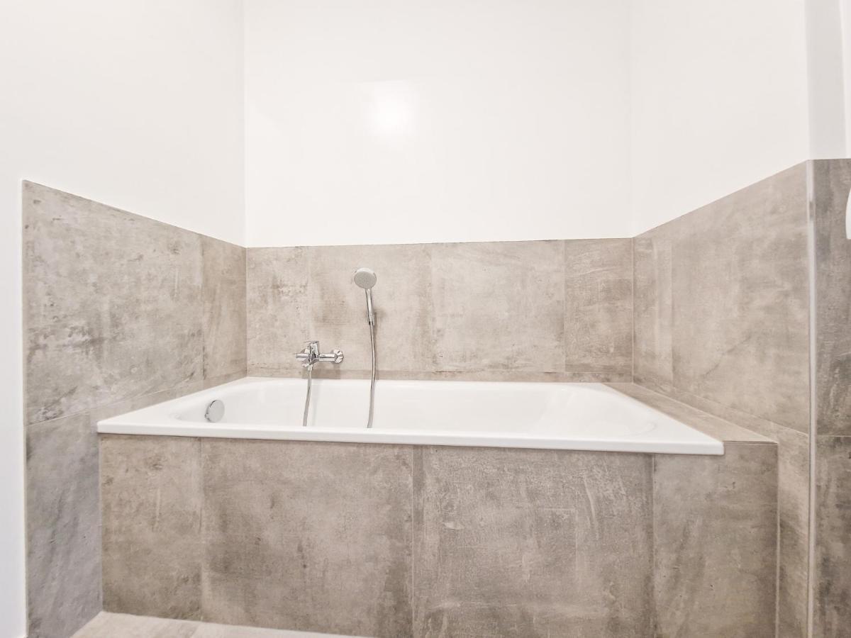 Raj Living - City Apartment With 3 Rooms - 15 Min Messe Dus & 10 Min Old Town Dus Düsseldorf Eksteriør bilde