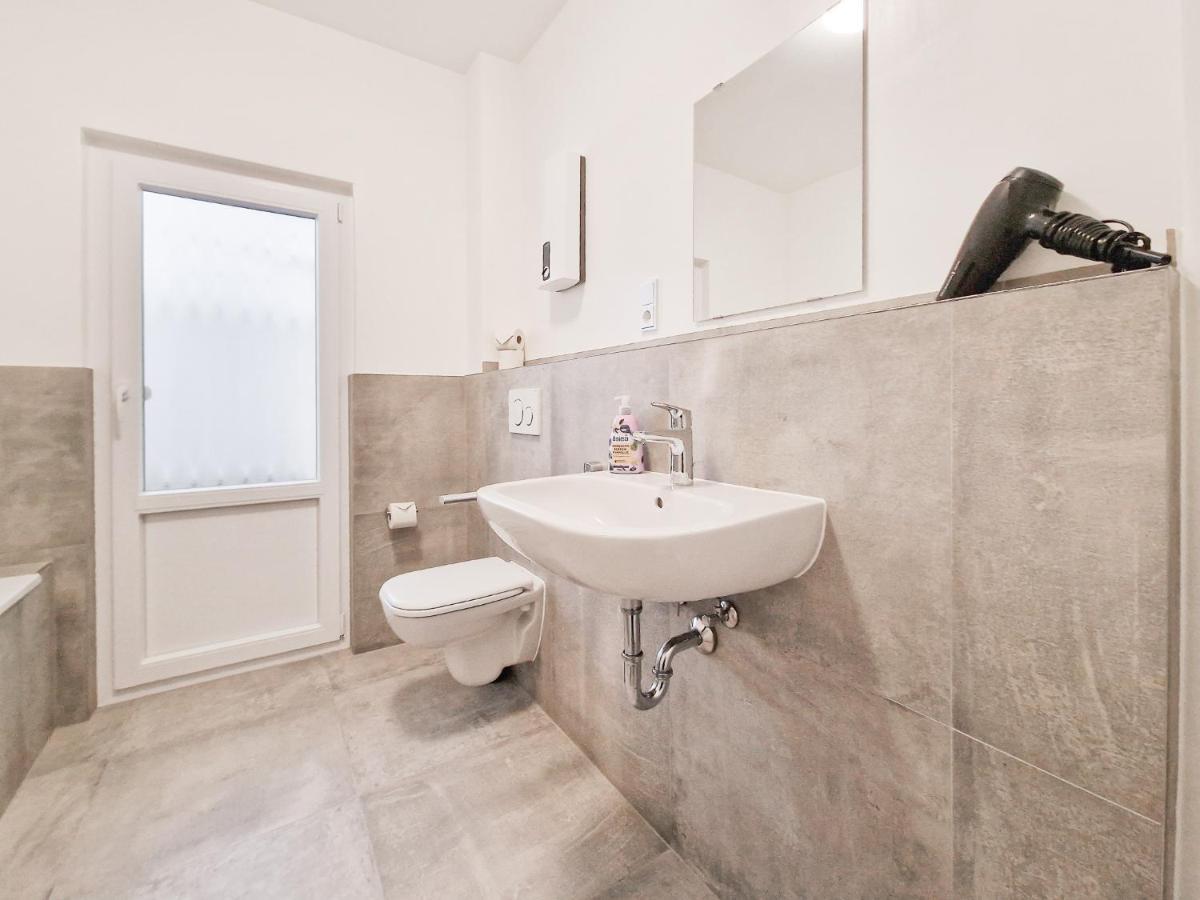 Raj Living - City Apartment With 3 Rooms - 15 Min Messe Dus & 10 Min Old Town Dus Düsseldorf Eksteriør bilde